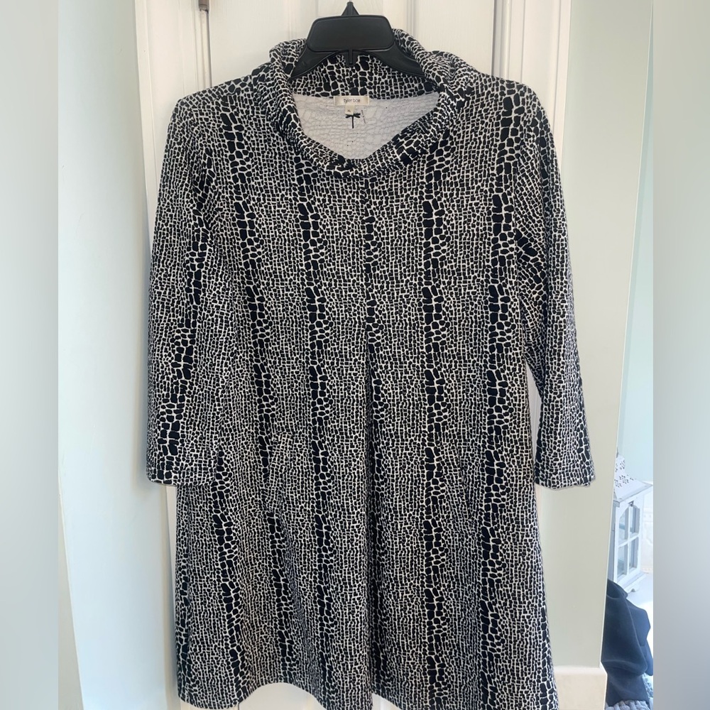 Tyler Boe XL Women's Black and White Snakeskin Patterned Dress